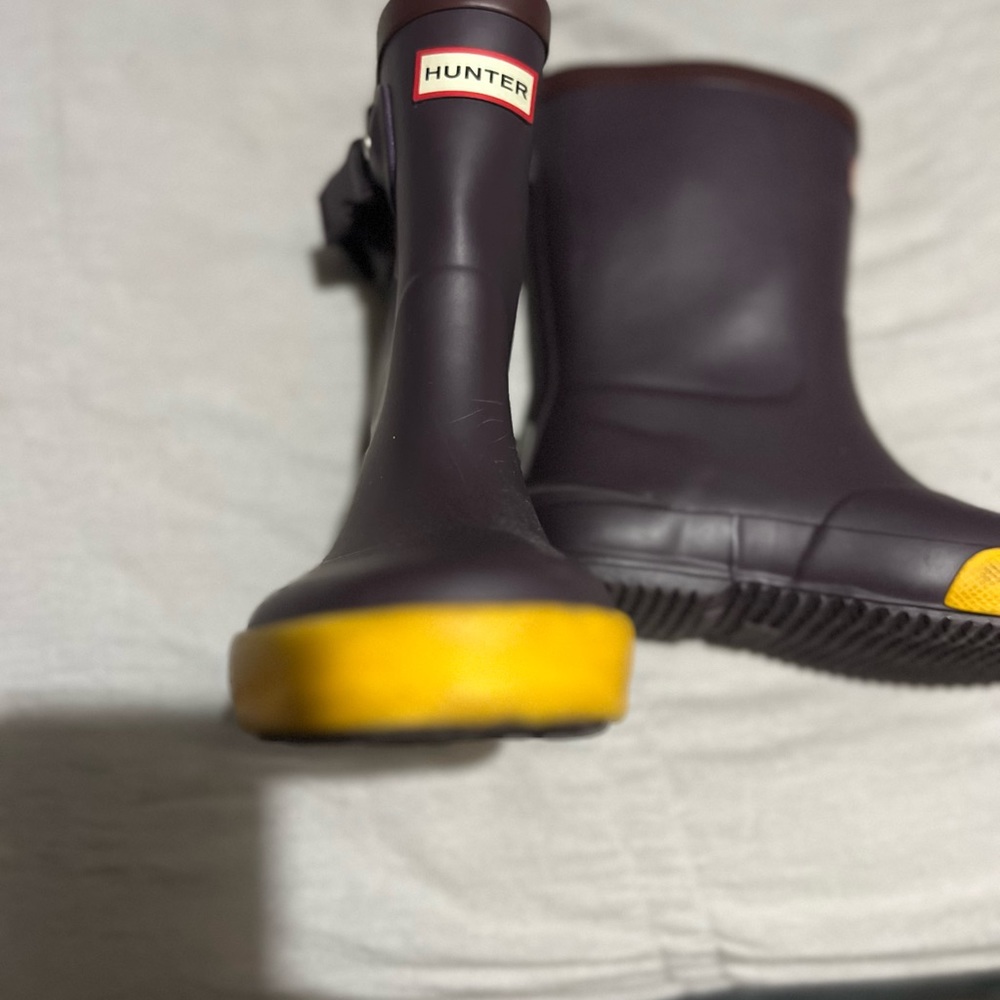 Hunter kids rain boots in great condition